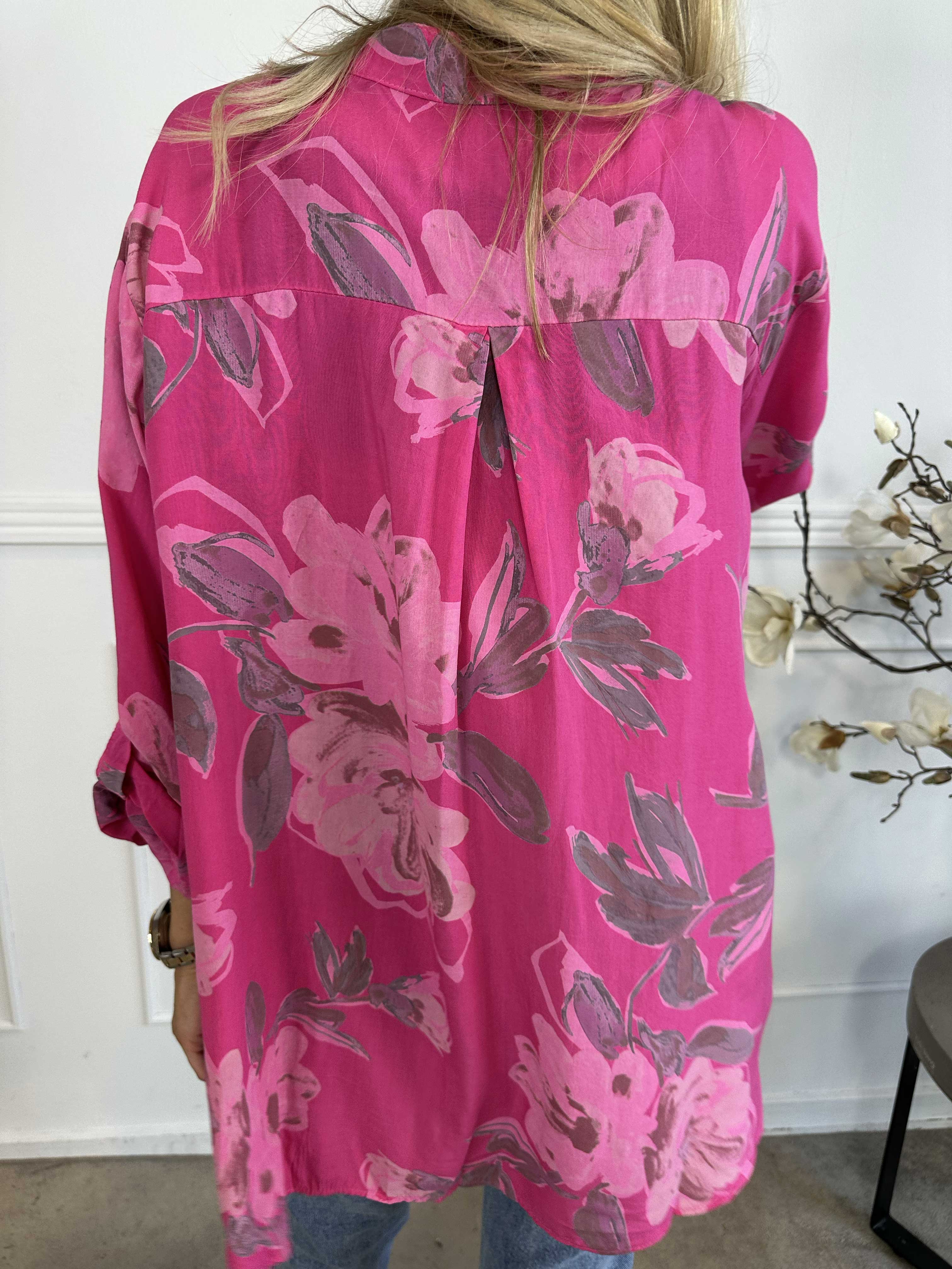 Ella - Sød tunika i viskose med blomster motiver